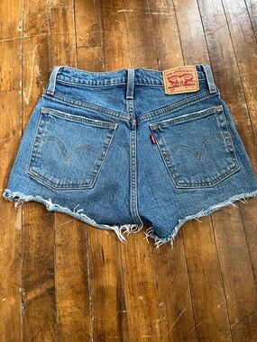 Levi's 501 High-Rise Frayed Hem Blue denim